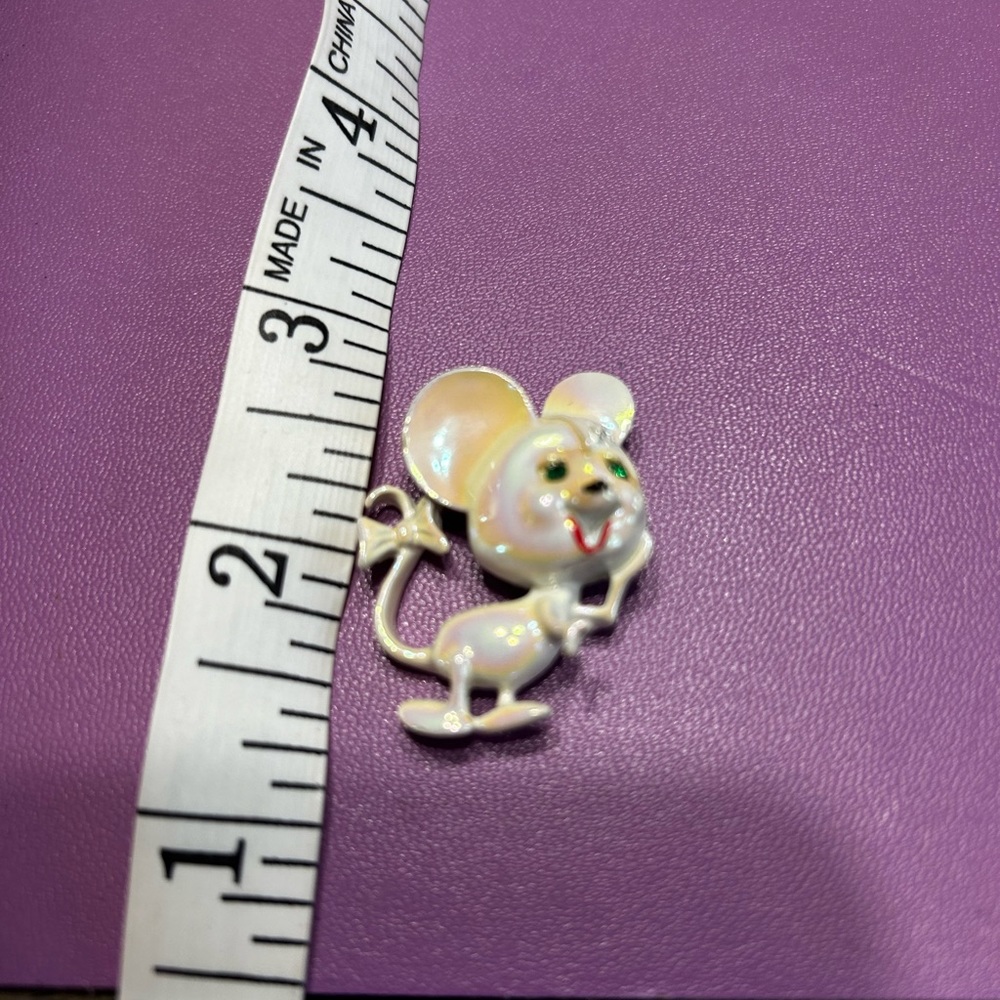 mouse brooch